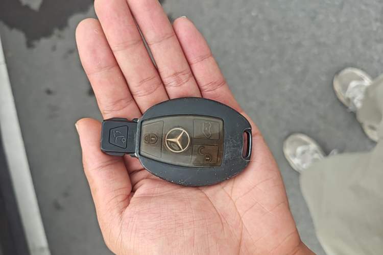 Used Mercedes-Benz V-Class 2021 V 260 Prestige Edition Vehicle Key
