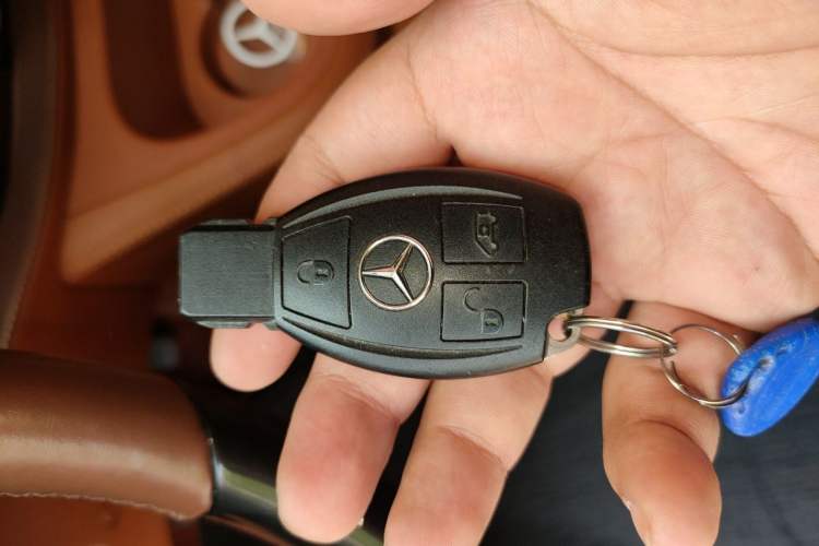 Used Mercedes-Benz V-Class 2021 V 260 Avantgarde Edition Vehicle Key