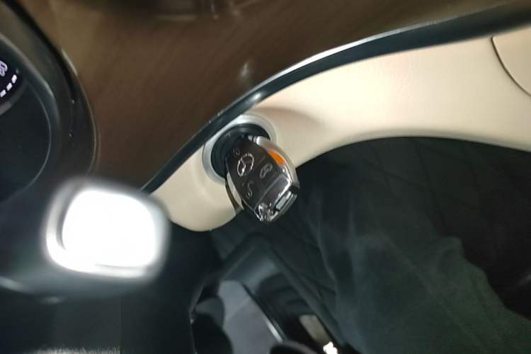 Used Mercedes-Benz V-Class 2021 V 260 Prestige Edition Vehicle Key