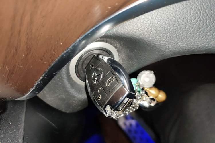 Used Mercedes-Benz V-Class 2021 V 260 Avantgarde Edition Vehicle Key