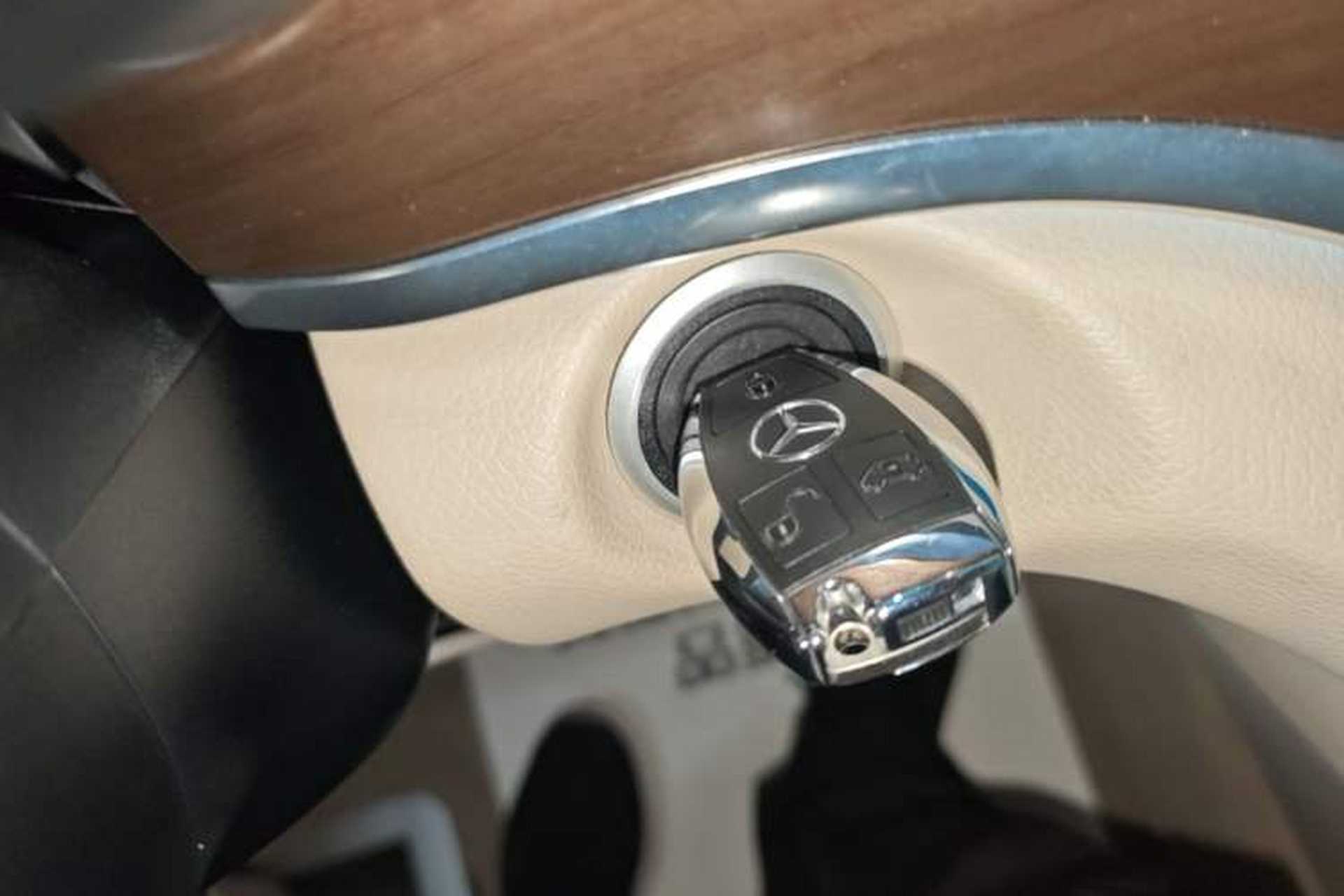 Used Mercedes-Benz V-Class 2021 V 260 L Long-wheelbase Luxury Edition Vehicle Key