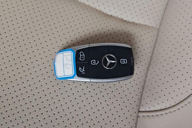 Used Mercedes-Benz V-Class 2021 V 260 L Long Wheelbase Prestige Edition Vehicle Key