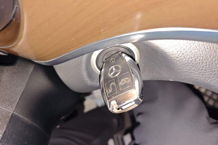 Used Mercedes-Benz V-Class 2021 V 260 Prestige Edition Vehicle Key