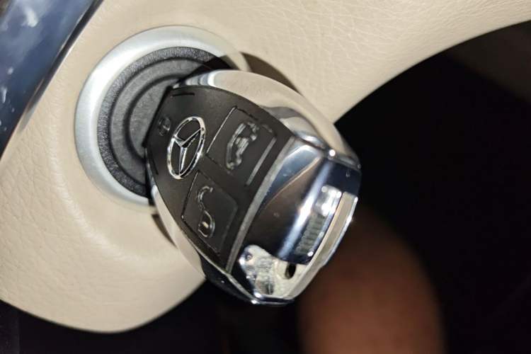 Used Mercedes-Benz V-Class 2021 V 260 L Long-wheelbase Luxury Edition Vehicle Key