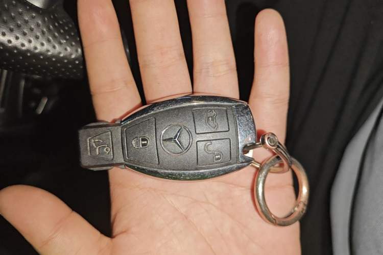 Used Mercedes-Benz V-Class 2021 V 260 Avantgarde Edition Vehicle Key