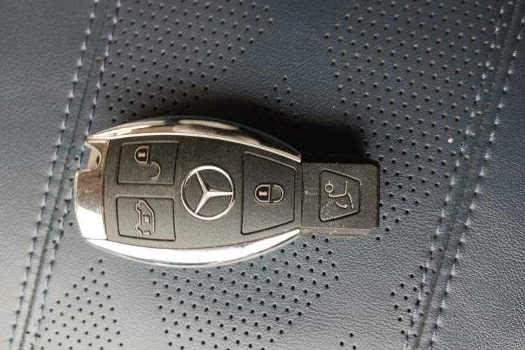 Used Mercedes-Benz V-Class 2021 V 260 Avantgarde Edition Vehicle Key