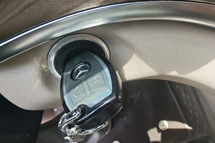 Used Mercedes-Benz V-Class 2021 V 260 Prestige Edition Vehicle Key