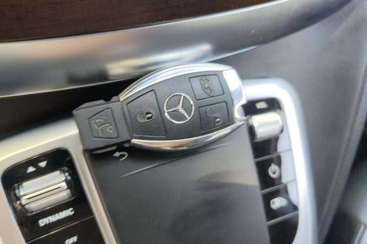 Used Mercedes-Benz V-Class 2021 V 260 L Long Wheelbase Prestige Edition Vehicle Key