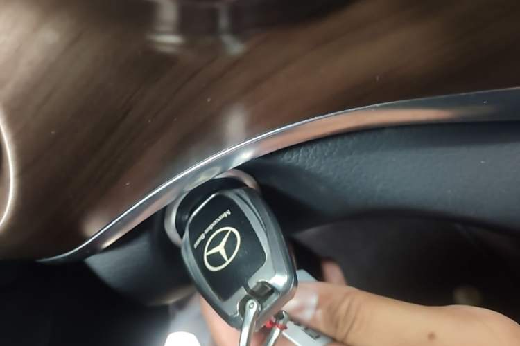 Used Mercedes-Benz V-Class 2021 V 260 Prestige Edition Vehicle Key