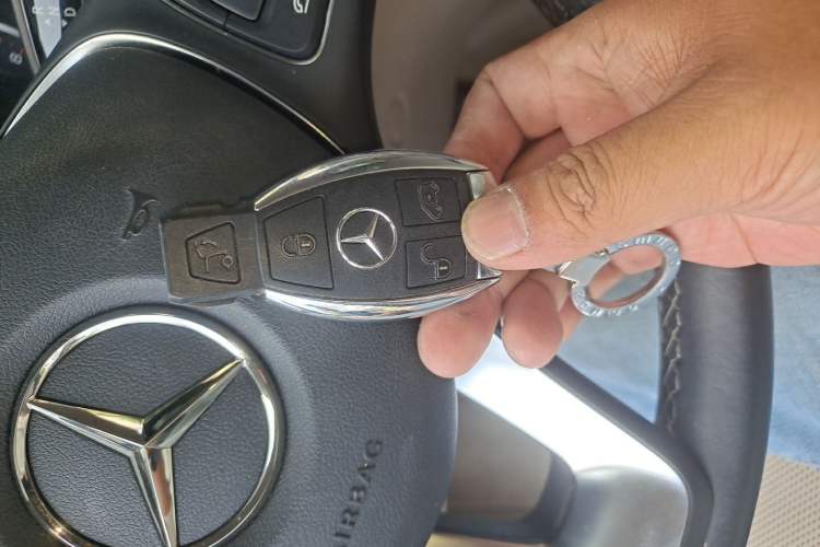 Used Mercedes-Benz V-Class 2021 V 260 L Long-wheelbase Luxury Edition Vehicle Key