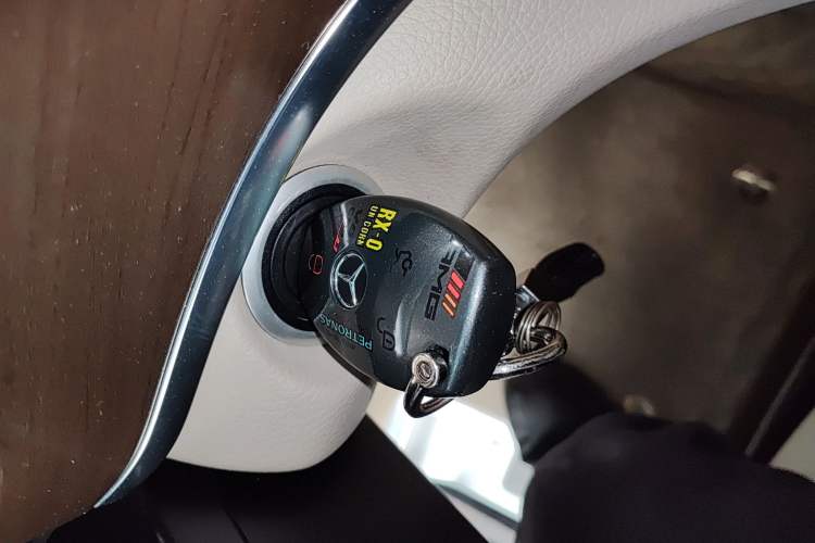 Used Mercedes-Benz V-Class 2021 V 260 Prestige Edition Vehicle Key