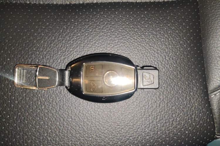 Used Mercedes-Benz V-Class 2021 V 260 L Long-wheelbase Luxury Edition Vehicle Key