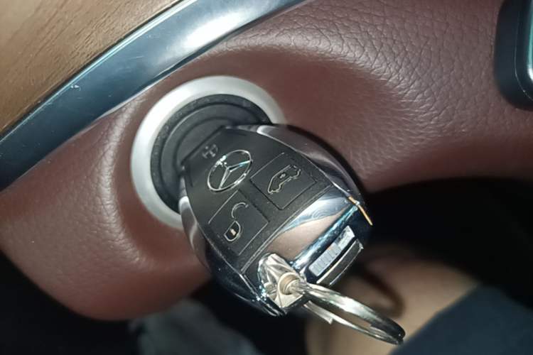 Used Mercedes-Benz V-Class 2021 V 260 L Long-wheelbase Luxury Edition Vehicle Key