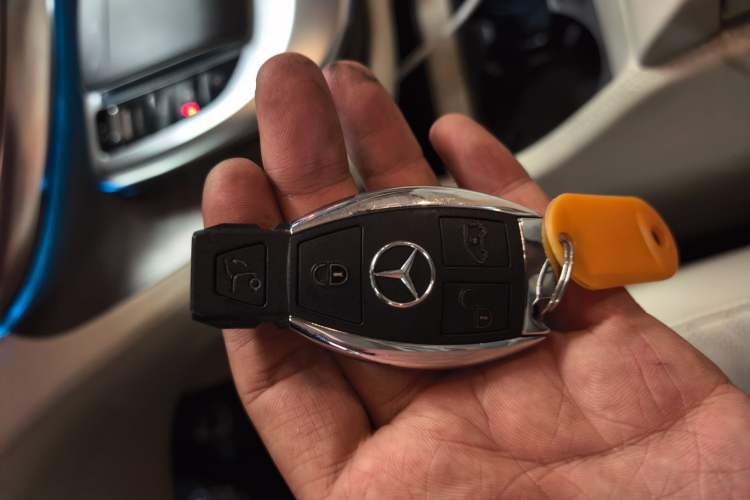 Used Mercedes-Benz V-Class 2021 V 260 L Long Wheelbase Prestige Edition Vehicle Key