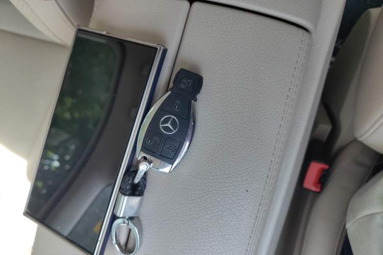 Used Mercedes-Benz V-Class 2021 V 260 Avantgarde Edition Vehicle Key