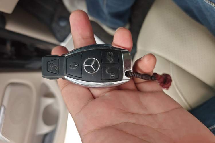 Used Mercedes-Benz V-Class 2021 V 260 Prestige Edition Vehicle Key