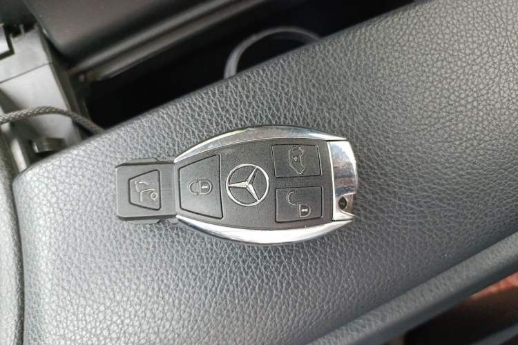 Used Mercedes-Benz V-Class 2021 V 260 L Long Wheelbase Prestige Edition Vehicle Key
