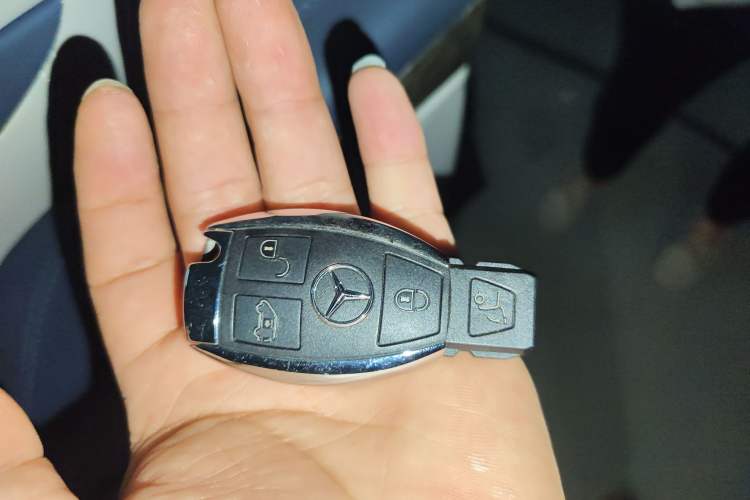Used Mercedes-Benz V-Class 2021 V 260 L Long Wheelbase Prestige Edition Vehicle Key