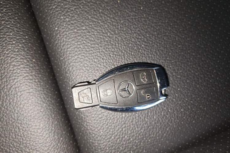 Used Mercedes-Benz V-Class 2021 V 260 Prestige Edition Vehicle Key