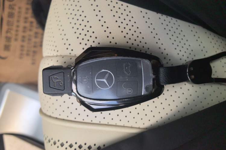 Used Mercedes-Benz V-Class 2021 V 260 Avantgarde Edition Vehicle Key