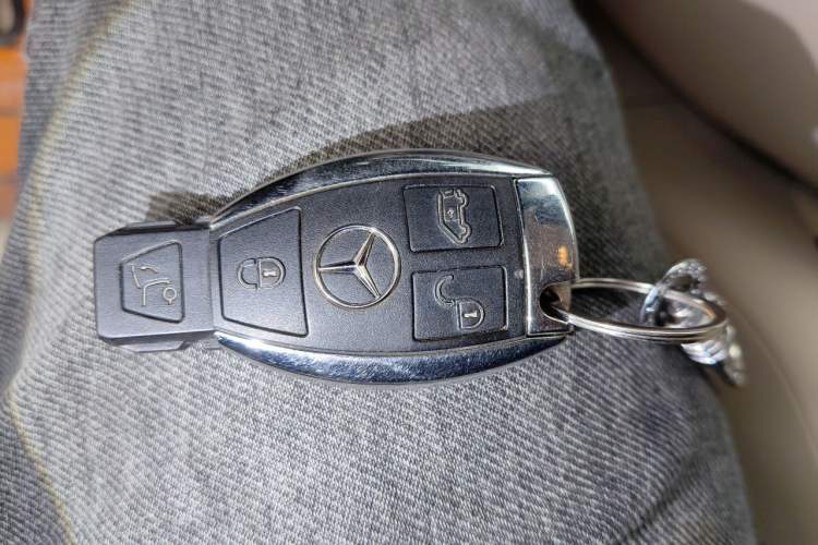 Used Mercedes-Benz V-Class 2021 V 260 Prestige Edition Vehicle Key