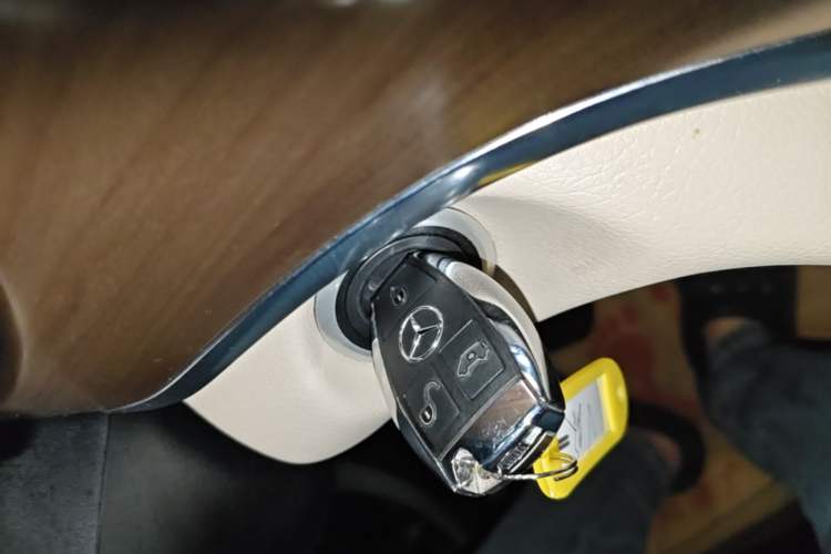 Used Mercedes-Benz V-Class 2021 V 260 Prestige Edition Vehicle Key