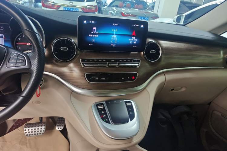 Used Mercedes-Benz V-Class 2021 V 260 L Long Wheelbase Prestige Edition Audio And AC Panel