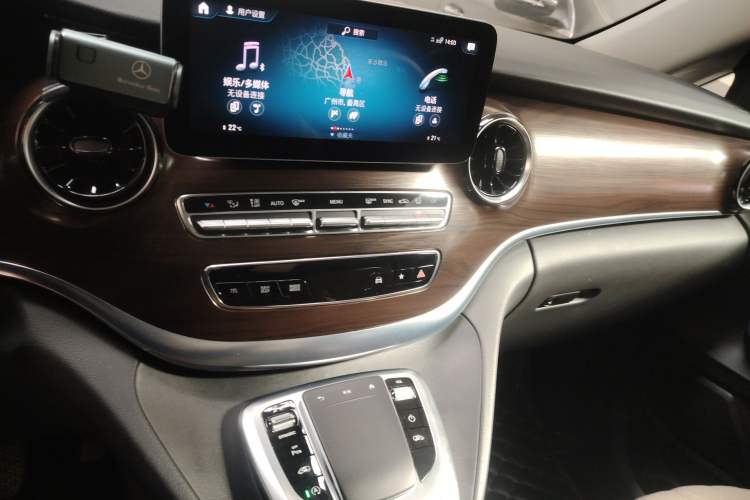 Used Mercedes-Benz V-Class 2021 V 260 Avantgarde Edition Audio And AC Panel