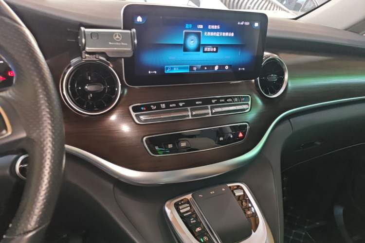 Used Mercedes-Benz V-Class 2021 V 260 Avantgarde Edition Audio And AC Panel