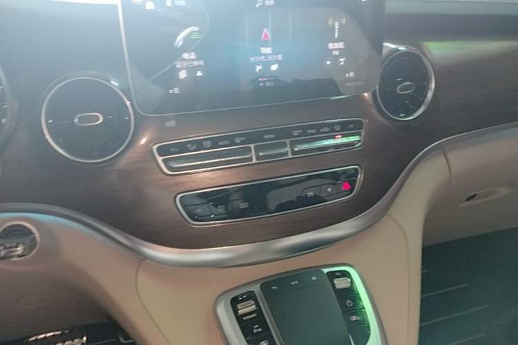 Used Mercedes-Benz V-Class 2021 V 260 L Long Wheelbase Prestige Edition Audio And AC Panel
