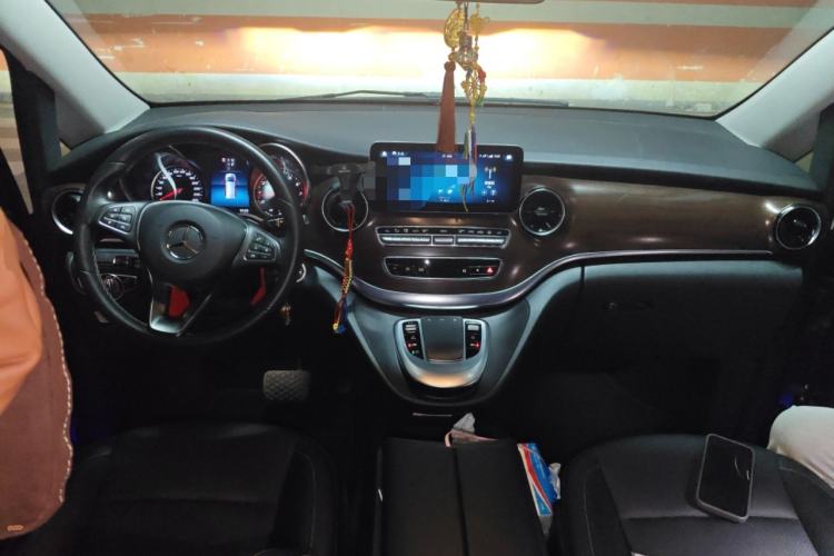 Used Mercedes-Benz V-Class 2021 V 260 Avantgarde Edition Center Console