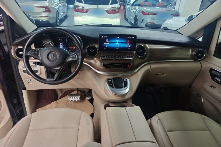 Used Mercedes-Benz V-Class 2021 V 260 L Long Wheelbase Prestige Edition Center Console