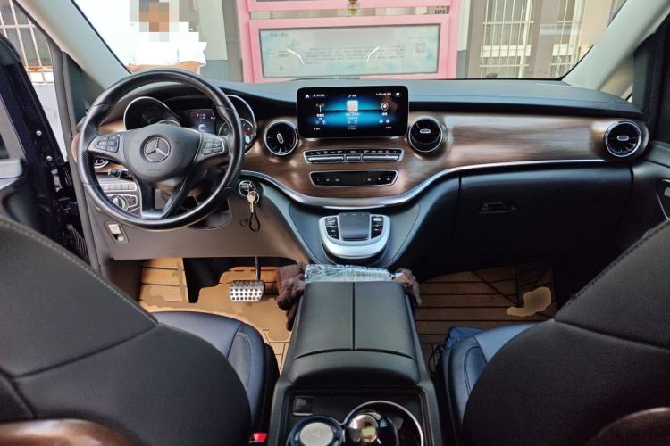 Used Mercedes-Benz V-Class 2021 V 260 L Long-wheelbase Luxury Edition Center Console