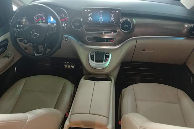 Used Mercedes-Benz V-Class 2021 V 260 L Long Wheelbase Prestige Edition Center Console