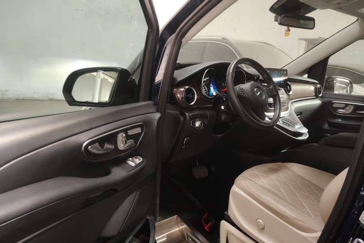 Used Mercedes-Benz V-Class 2021 V 260 Avantgarde Edition Driver Seat