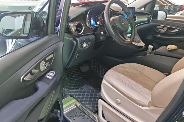 Used Mercedes-Benz V-Class 2021 V 260 Avantgarde Edition Driver Seat