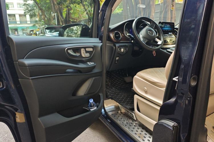 Used Mercedes-Benz V-Class 2021 V 260 Avantgarde Edition Driver Seat