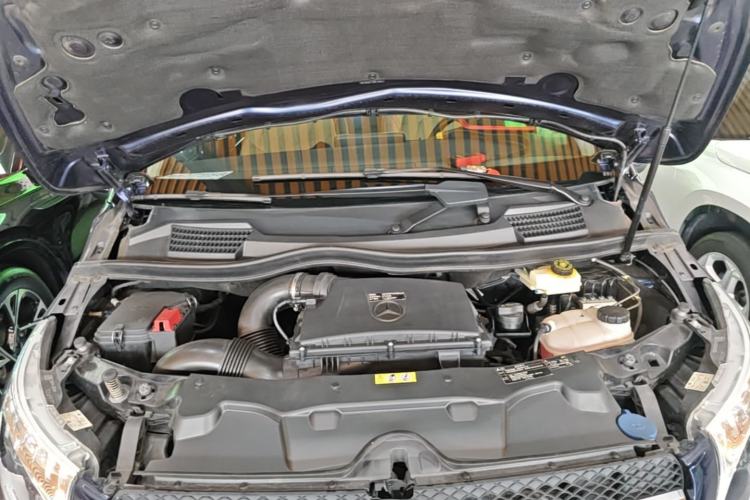 Used Mercedes-Benz V-Class 2021 V 260 Avantgarde Edition Engine Bay