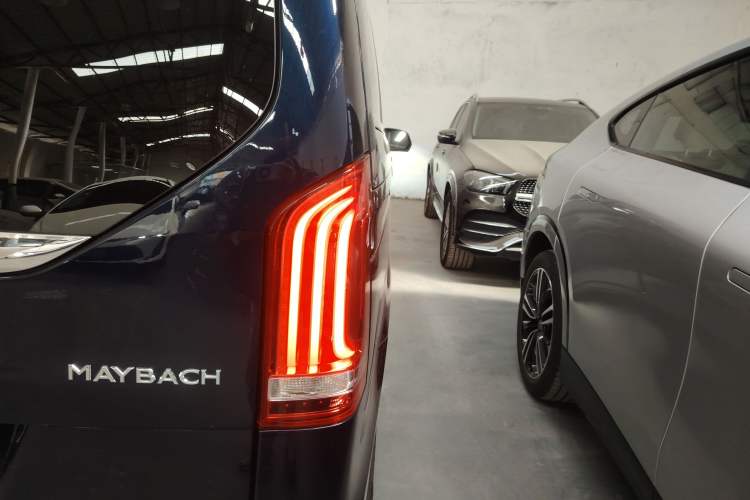 Used Mercedes-Benz V-Class 2021 V 260 Avantgarde Edition Exterior 2