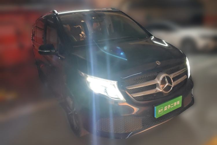 Used Mercedes-Benz V-Class 2021 V 260 Avantgarde Edition Front Right 45 Deg