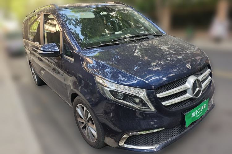 Used Mercedes-Benz V-Class 2021 V 260 Avantgarde Edition Front Right 45 Deg