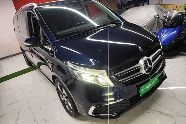 Used Mercedes-Benz V-Class 2021 V 260 L Long Wheelbase Prestige Edition Front Right 45 Deg
