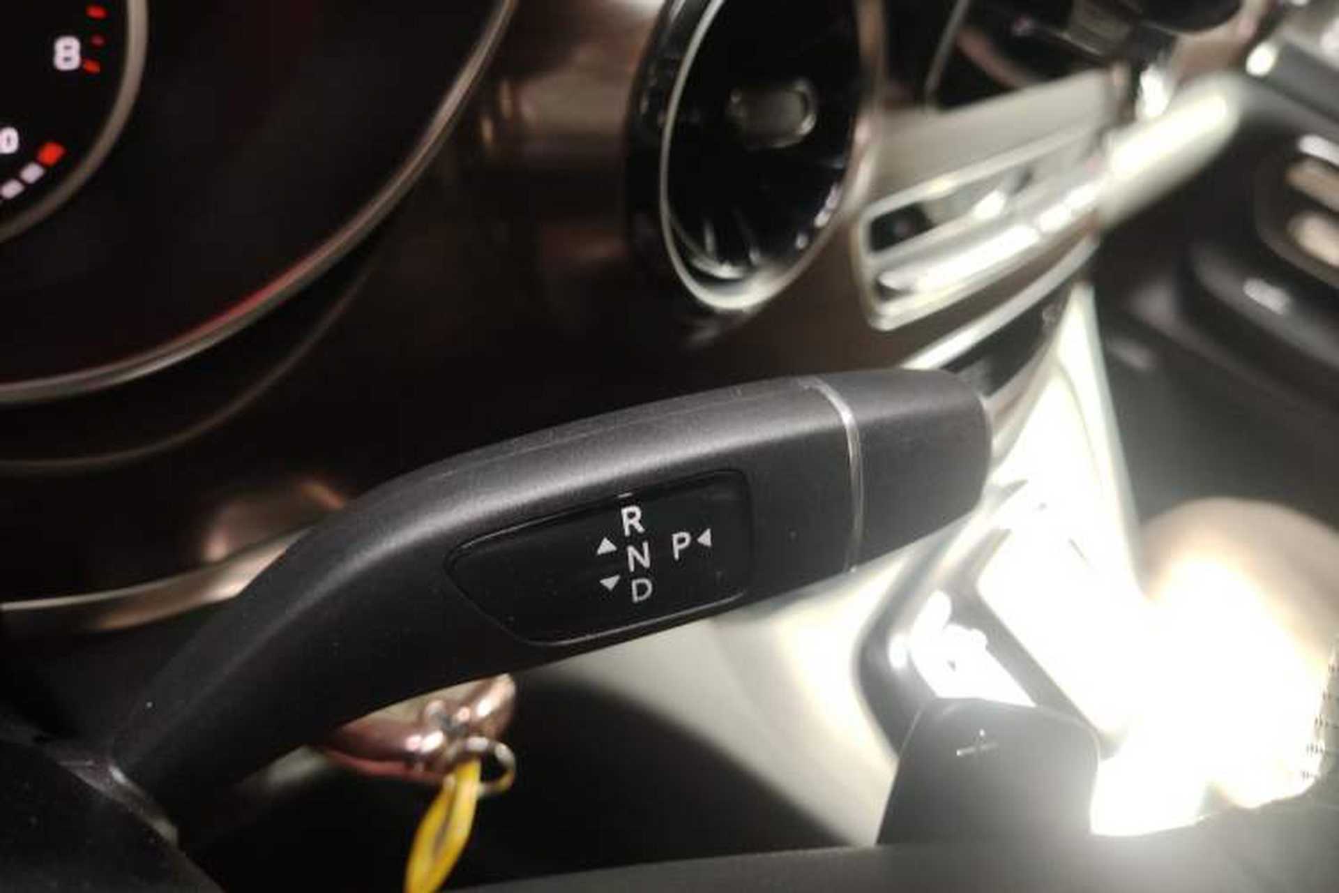 Used Mercedes-Benz V-Class 2021 V 260 Avantgarde Edition Gear Lever