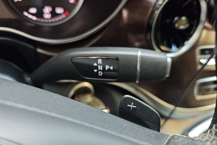 Used Mercedes-Benz V-Class 2021 V 260 Avantgarde Edition Gear Lever