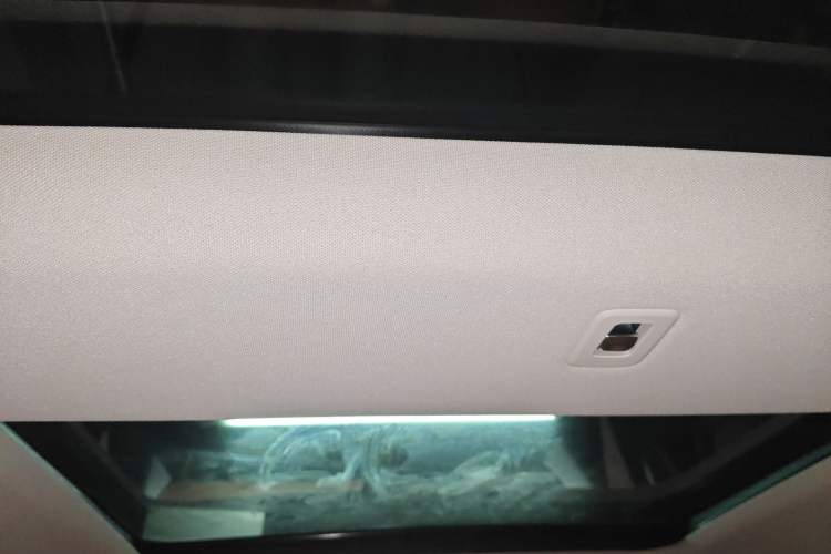Used Mercedes-Benz V-Class 2021 V 260 Avantgarde Edition Headliner
