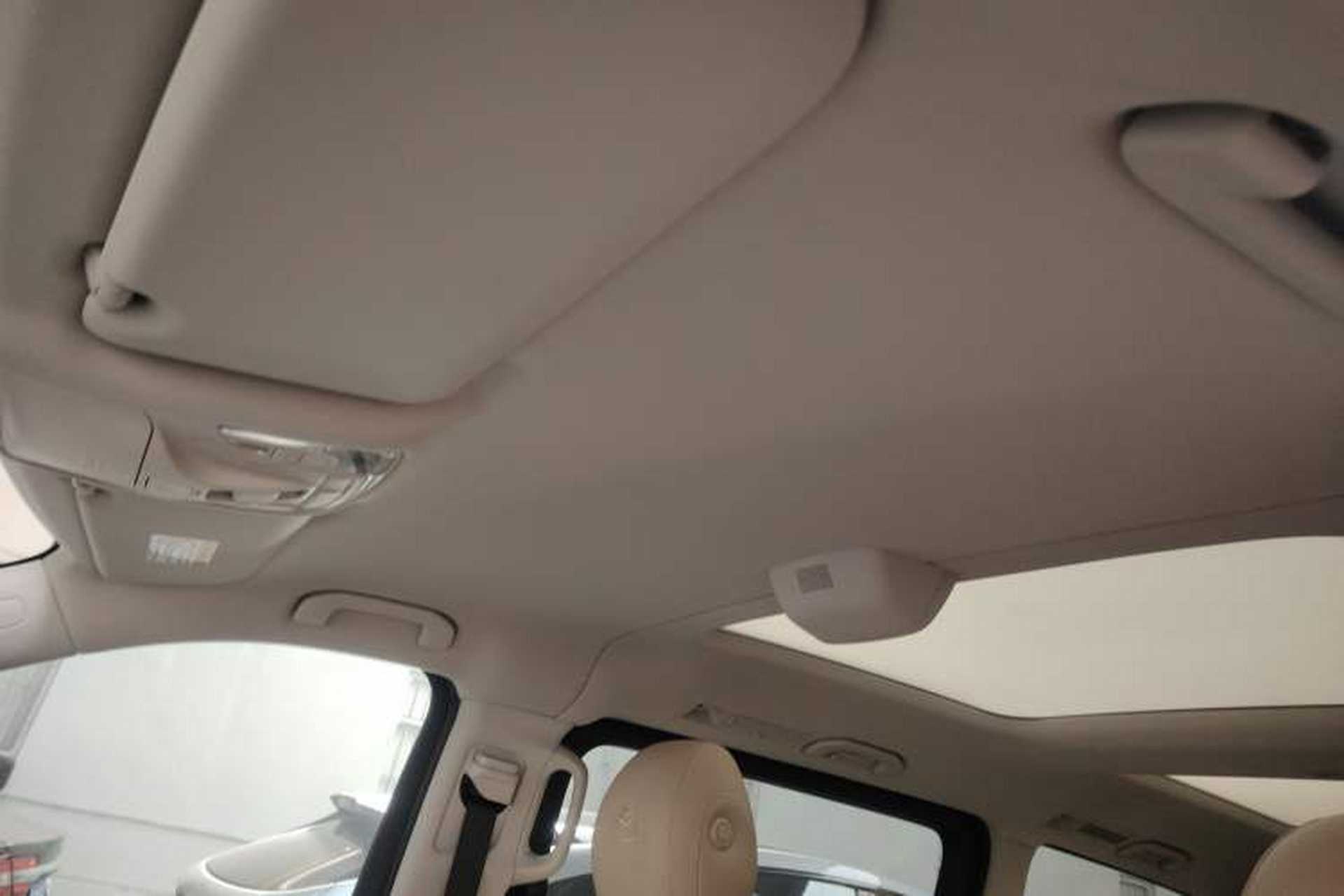 Used Mercedes-Benz V-Class 2021 V 260 Avantgarde Edition Headliner
