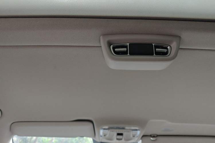 Used Mercedes-Benz V-Class 2021 V 260 Avantgarde Edition Headliner
