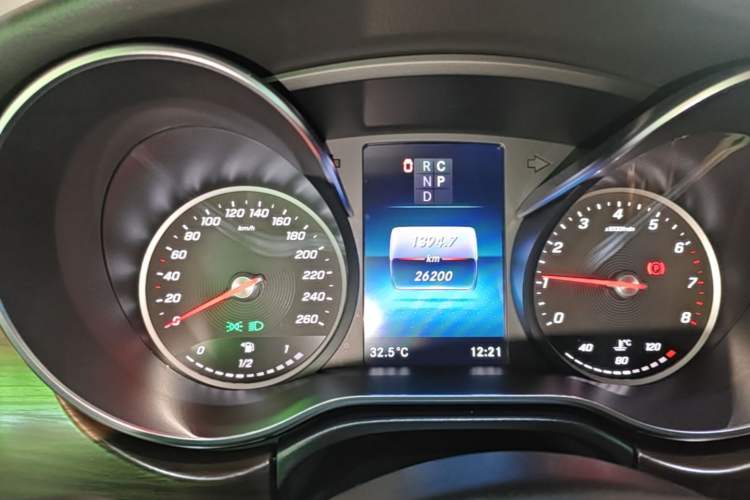 Used Mercedes-Benz V-Class 2021 V 260 Avantgarde Edition Instrument Cluster