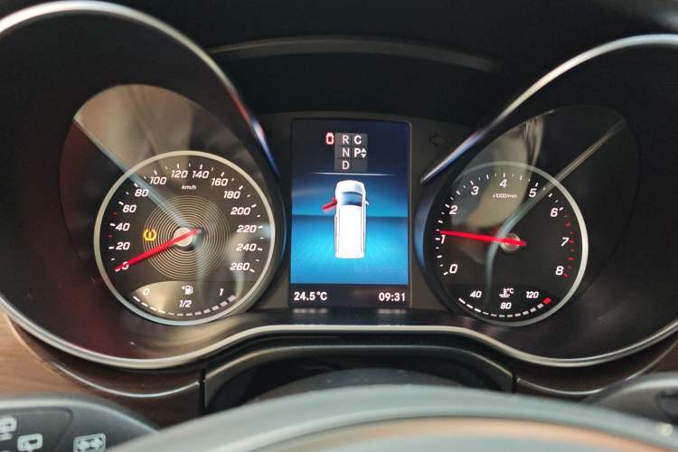 Used Mercedes-Benz V-Class 2021 V 260 Avantgarde Edition Instrument Cluster