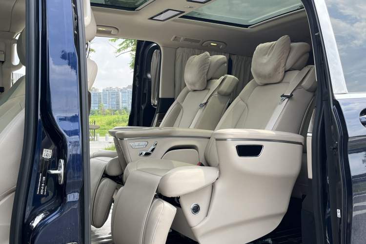 Used Mercedes-Benz V-Class 2021 V 260 L Long Wheelbase Prestige Edition Interior 4